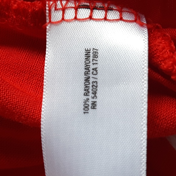 Old Navy t-shirt/tank top. Size Medium.Red - Picture 10 of 11